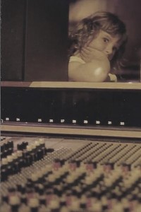 Lauren and Soundbord crop 1 drotone